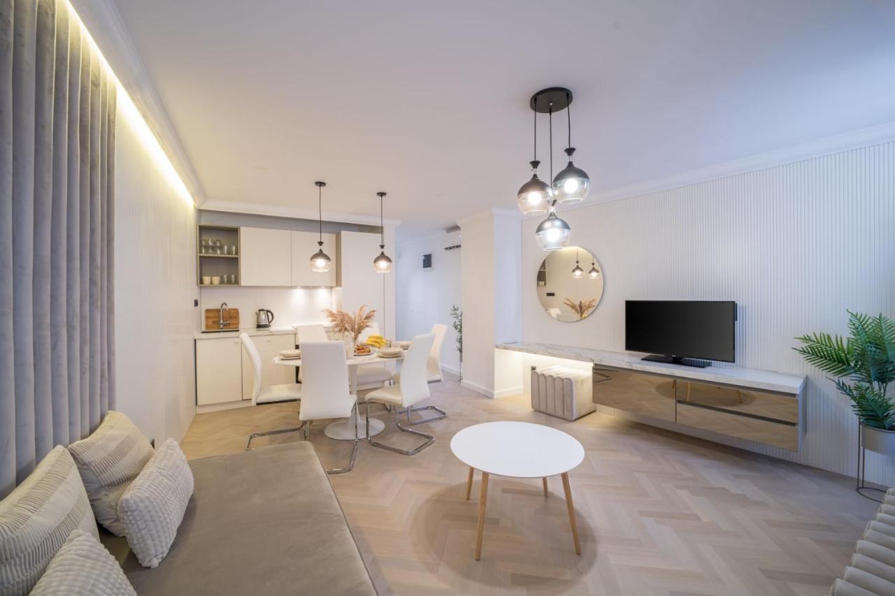 Luxury Villa Christian 우마그 외부 사진