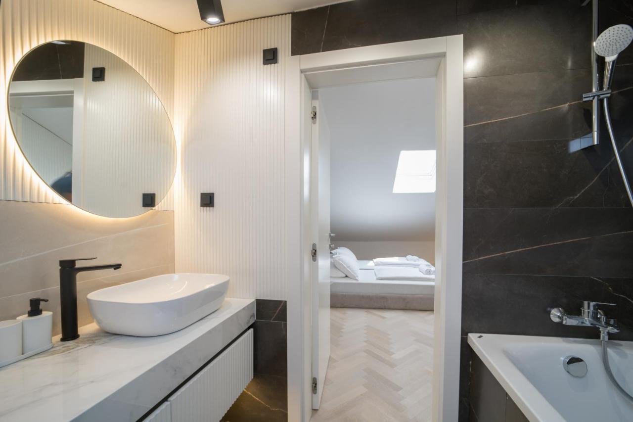 Luxury Villa Christian 우마그 외부 사진