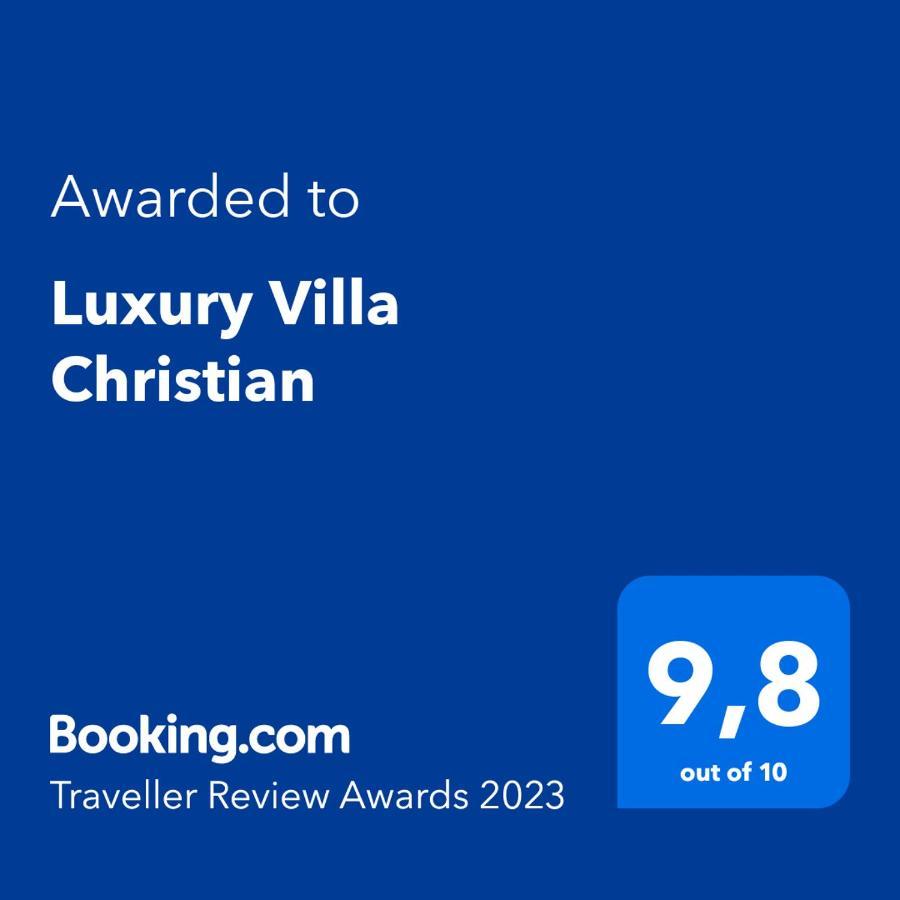 Luxury Villa Christian 우마그 외부 사진